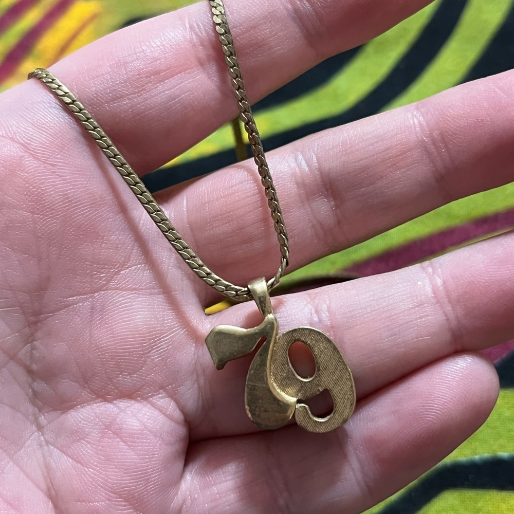 Vintage Retro Avon Class of 79 Gold Tone Metal Costume Jewelry Pendant Necklace